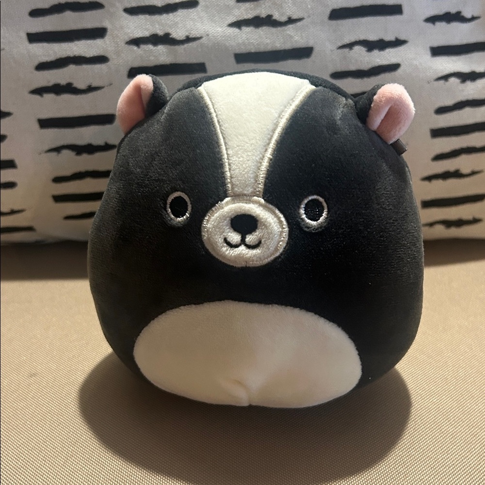 Skyler the skunk Squishmallow, NWOT